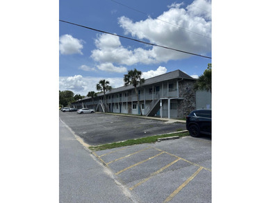 First floor, two bedroom condo in Niceville. New HVAC unit in - photo 16