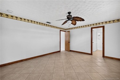 Welcome Home! Beautiful 3 Bedroom 2 Bath + large Den/Flex Space - photo 32
