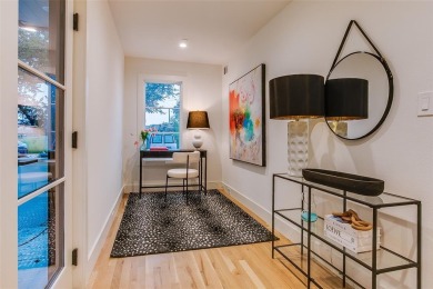 Lake Condo For Sale in Dallas, Texas