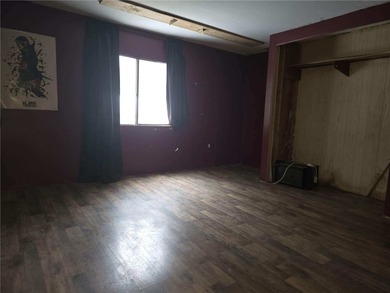 Unlock the potential of this spacious 2-bedroom, 1-bath trailer - photo 8