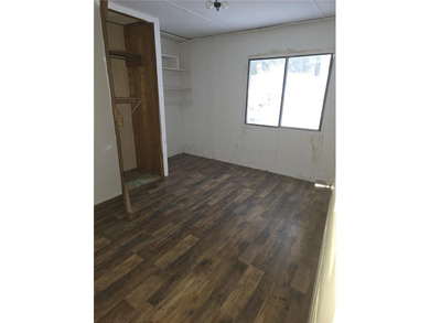 Unlock the potential of this spacious 2-bedroom, 1-bath trailer - photo 9