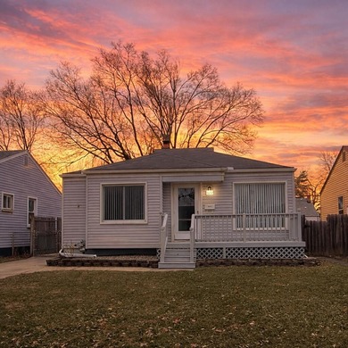 Detroit River Home For Sale in Lincoln Park Michigan