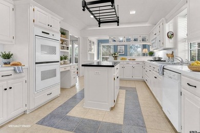 Welcome to 532 Dogwood Lane in the gated Hideaway Lake community - photo 11