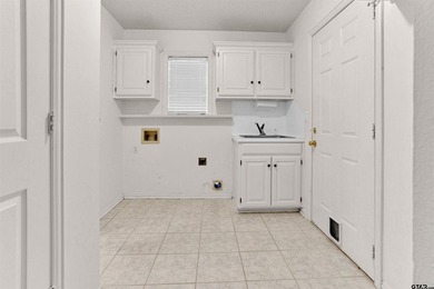 Welcome to 532 Dogwood Lane in the gated Hideaway Lake community - photo 13