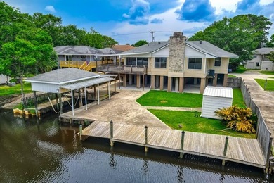WATERFRONT LIVING AT IT'S BEST. BOAT DOCK AND HOIST IS - photo 2
