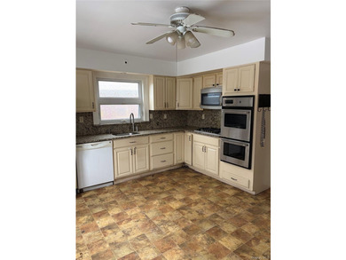 Very Nice and clean property needs some repairs SOLD AS IS - photo 7