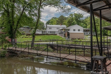 4-bed, 2-bath waterfront home in the Turkey Creek arm of Lake of - photo 4