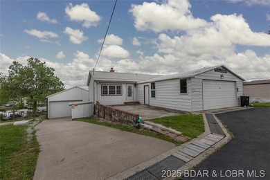 4-bed, 2-bath waterfront home in the Turkey Creek arm of Lake of - photo 6