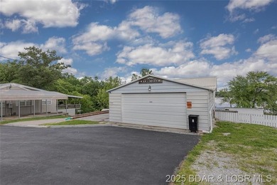 4-bed, 2-bath waterfront home in the Turkey Creek arm of Lake of - photo 7