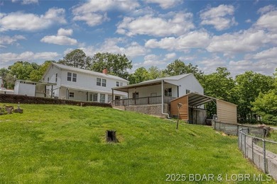 4-bed, 2-bath waterfront home in the Turkey Creek arm of Lake of - photo 9