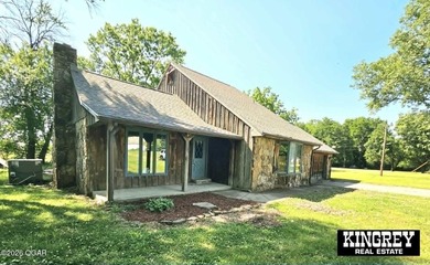 Rustic lodge-style living meets country convenience in this - photo 1