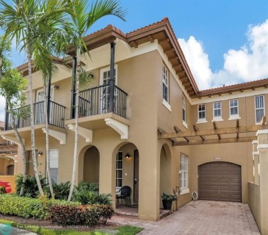 (private lake, pond, creek) Townhome/Townhouse For Sale in Coconut Creek Florida