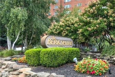 Lake Condo For Sale in Lakewood, Ohio