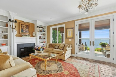 Immerse yourself in this stunning waterfront villa on Centre - photo 12