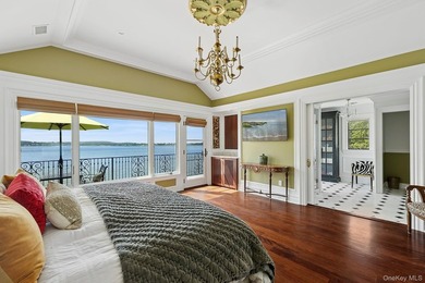 Immerse yourself in this stunning waterfront villa on Centre - photo 16