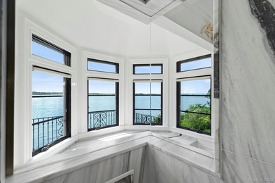 Immerse yourself in this stunning waterfront villa on Centre - photo 19