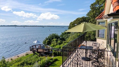 Immerse yourself in this stunning waterfront villa on Centre - photo 35