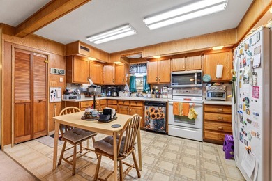 Charming 4 bedroom Buffalo City home with easy main-level living - photo 7