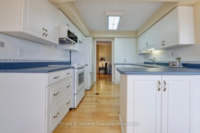 Welcome to elegant *Spencer's Landing* in the heart of downtown - photo 22