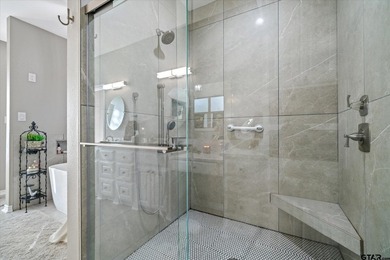 Open House 6/28/26 2-5PM. Absolutely stunning, fully updated - photo 26