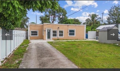Centrally located 3/1 spacious home. This home features impacy - photo 1