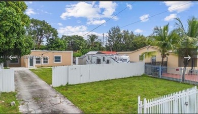 Centrally located 3/1 spacious home. This home features impacy - photo 2