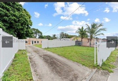 Centrally located 3/1 spacious home. This home features impacy - photo 4