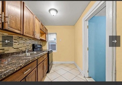 Centrally located 3/1 spacious home. This home features impacy - photo 7