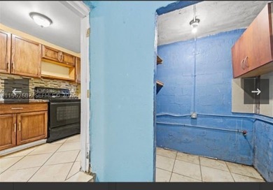 Centrally located 3/1 spacious home. This home features impacy - photo 8