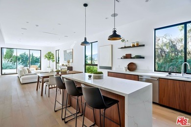 Perched above one of Silver Lake's most coveted corridors, this - photo 11
