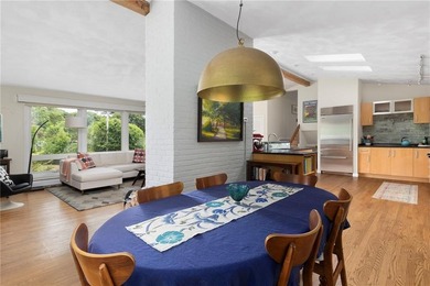 Location, lifestyle, and timeless mid-century charm come - photo 11