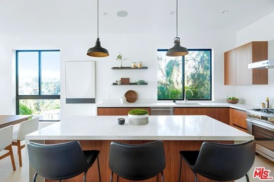 Perched above one of Silver Lake's most coveted corridors, this - photo 15