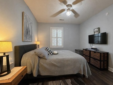 Welcome to this beautifully renovated 2-bedroom, 2-bathroom - photo 16