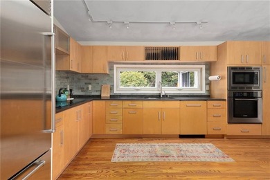 Location, lifestyle, and timeless mid-century charm come - photo 17