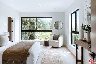 Perched above one of Silver Lake's most coveted corridors, this - photo 18
