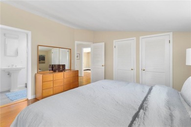 Location, lifestyle, and timeless mid-century charm come - photo 20