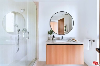 Perched above one of Silver Lake's most coveted corridors, this - photo 21