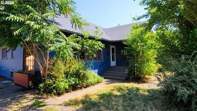 (private lake, pond, coastal) Home For Sale in Cottagegrove Oregon