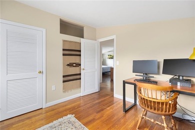 Location, lifestyle, and timeless mid-century charm come - photo 24