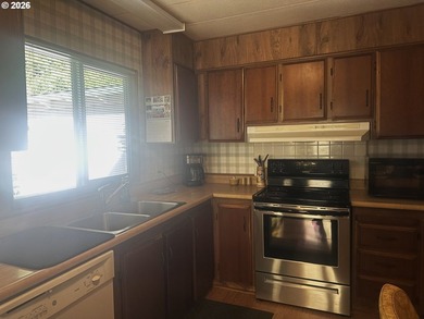 This well-maintained manufactured home is tucked in the hills - photo 5