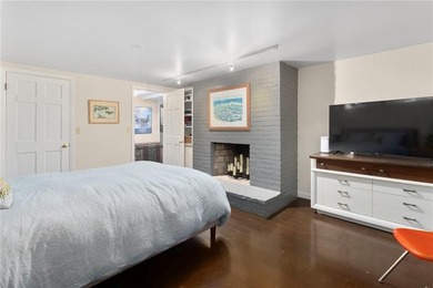 Location, lifestyle, and timeless mid-century charm come - photo 35