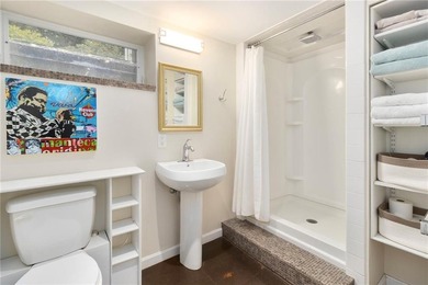 Location, lifestyle, and timeless mid-century charm come - photo 37