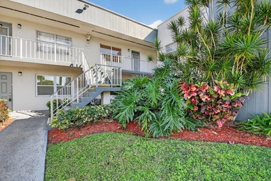 Live the relaxed Florida lifestyle in Kings Point! First-floor - photo 2