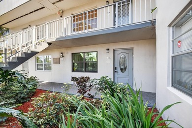 Live the relaxed Florida lifestyle in Kings Point! First-floor - photo 3