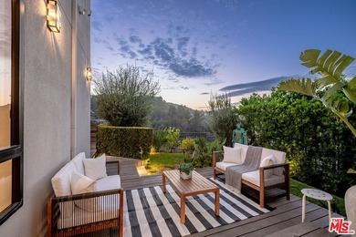Stunning contemporary showplace situated in a quiet and - photo 5
