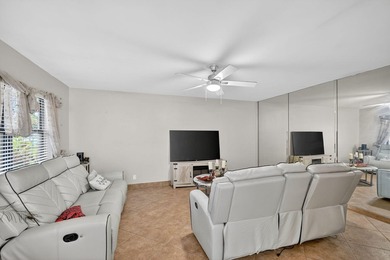 Live the relaxed Florida lifestyle in Kings Point! First-floor - photo 5