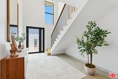 Stunning contemporary showplace situated in a quiet and - photo 10
