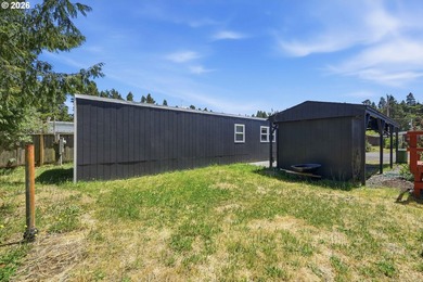 Move-in ready and fully remodeled! This 2-bedroom, 1-bath home - photo 4