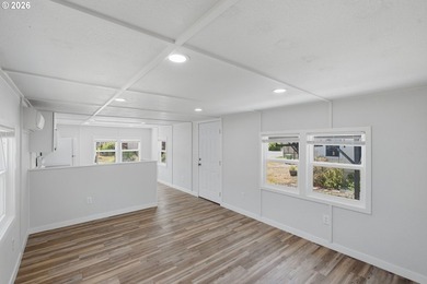 Move-in ready and fully remodeled! This 2-bedroom, 1-bath home - photo 7