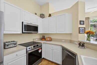 Welcome to this charming 3-bedroom, 2-bath townhouse, with a - photo 20